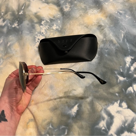 Diff aviator sunglasses gold rim black lenses unisex - Picture 5 of 9